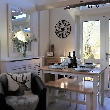 Beautiful Barn Conversion, 3 Bed, Hot Tub, Sauna, Gym, Enclosed Garden Ryde  Exterior photo