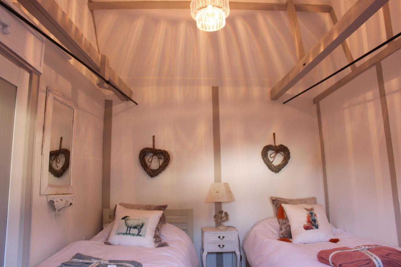 Holiday home Beautiful Barn Conversion, 3 Bed, Hot Tub, Sauna, Gym, Enclosed Garden Ryde (Isle of Wight)
