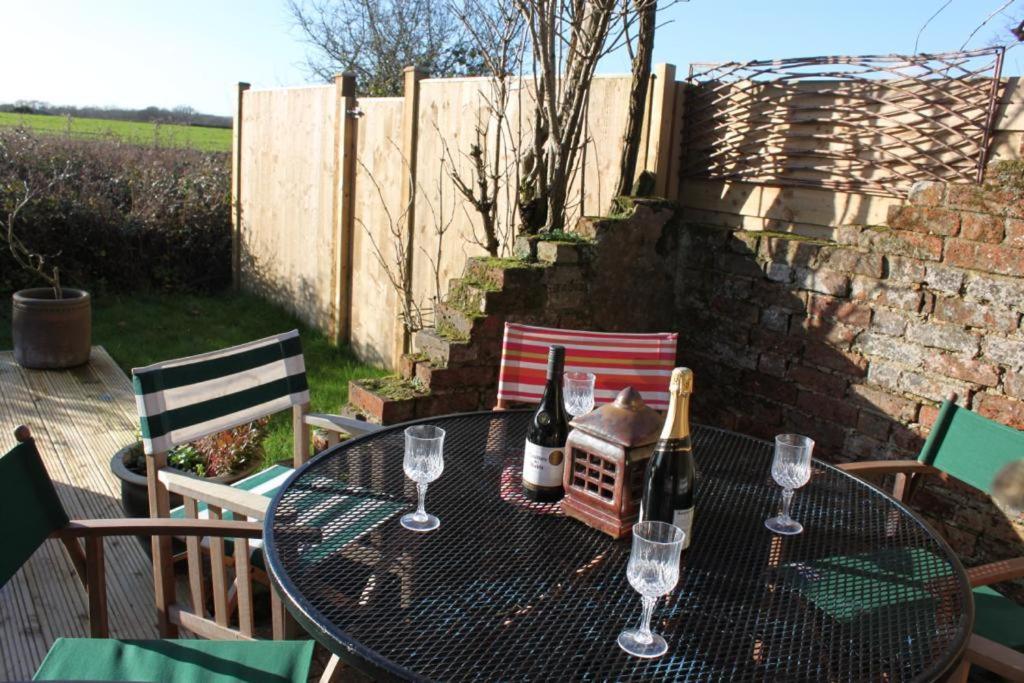 Beautiful Barn Conversion, 3 Bed, Hot Tub, Sauna, Gym, Enclosed Garden